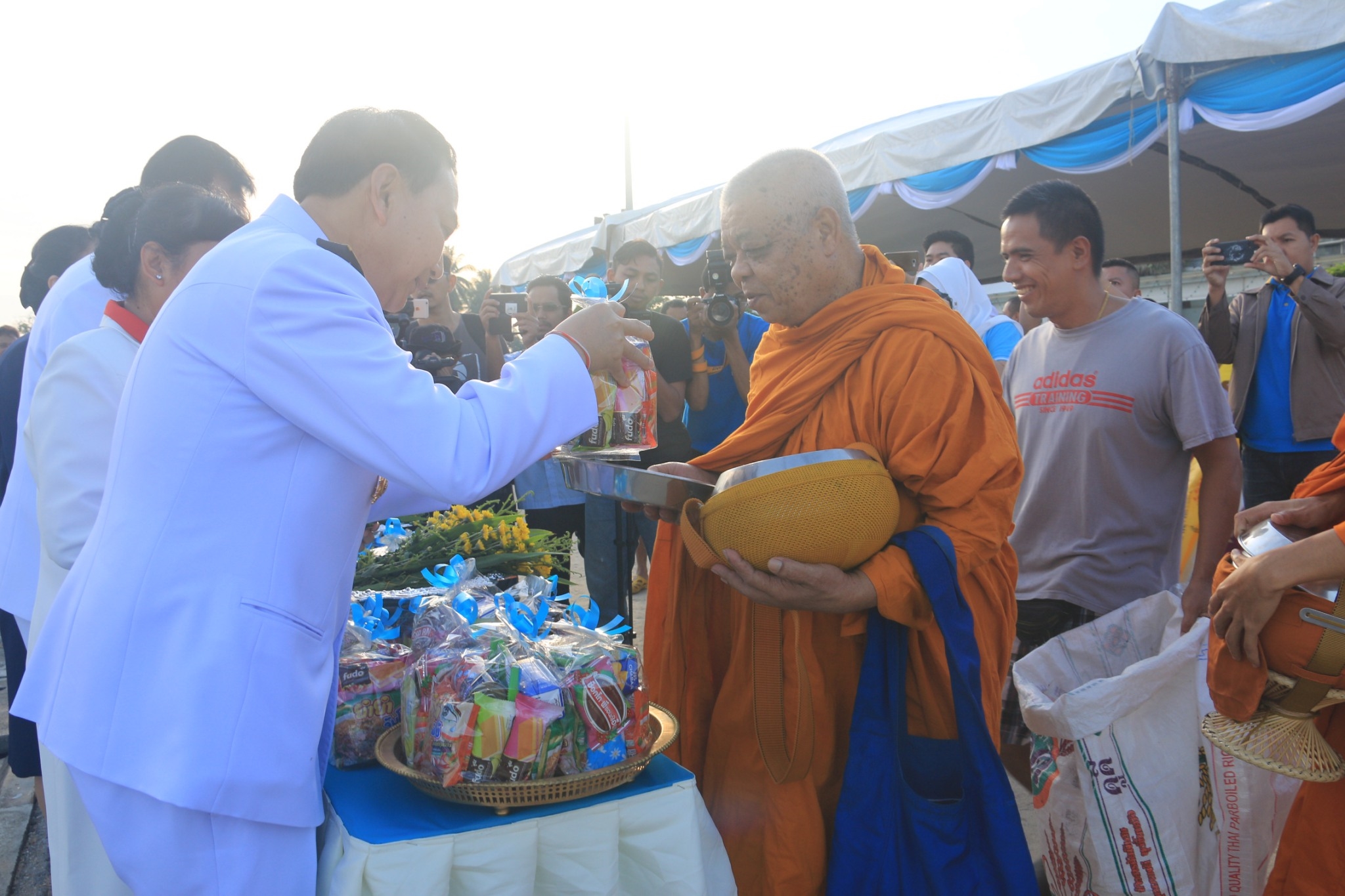 พิธีบุญตักบาตร ถวายพระราชกุศล สมเด็จพระนางเจ้าสิริกิติ์ ฯ