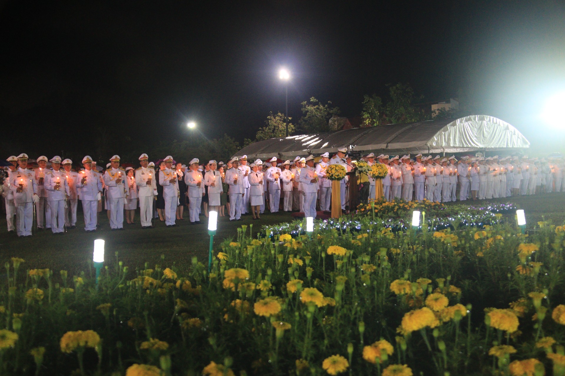 พิธีถวายเครื่องราชสักการะ และจุดเทียนถวายพระพรชัยมงคลฯ