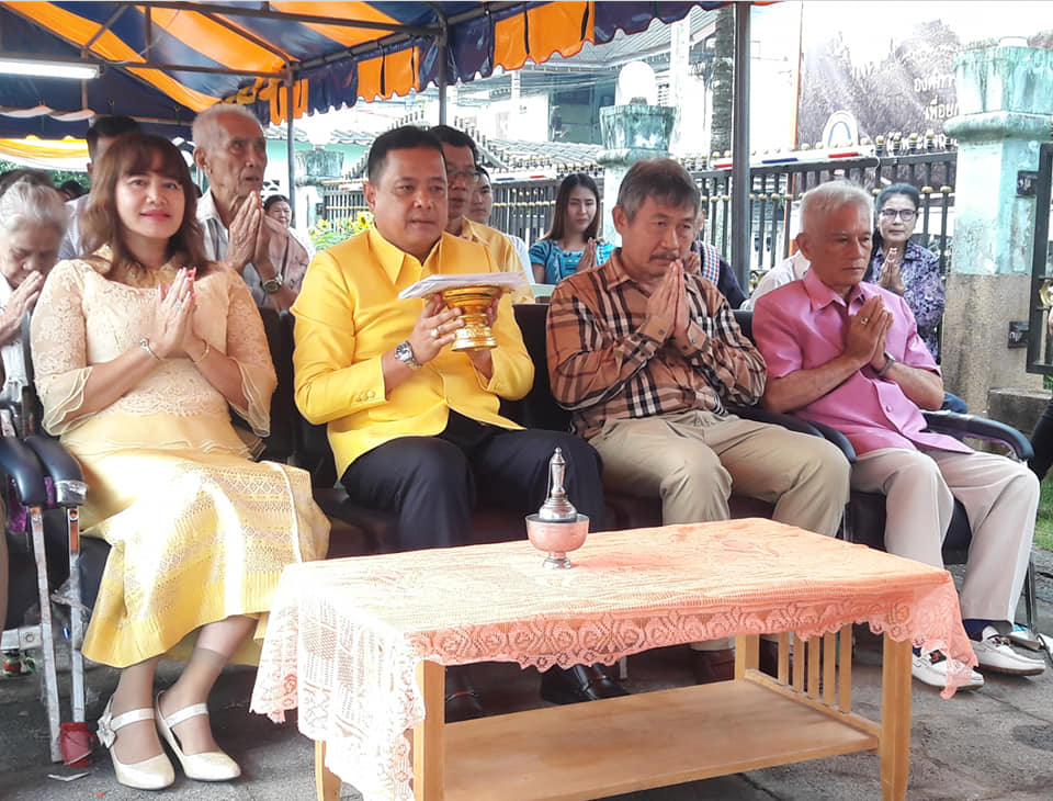 ร่วมทำบุญตักบาตรในโอกาสวันขึ้นปีใหม่...