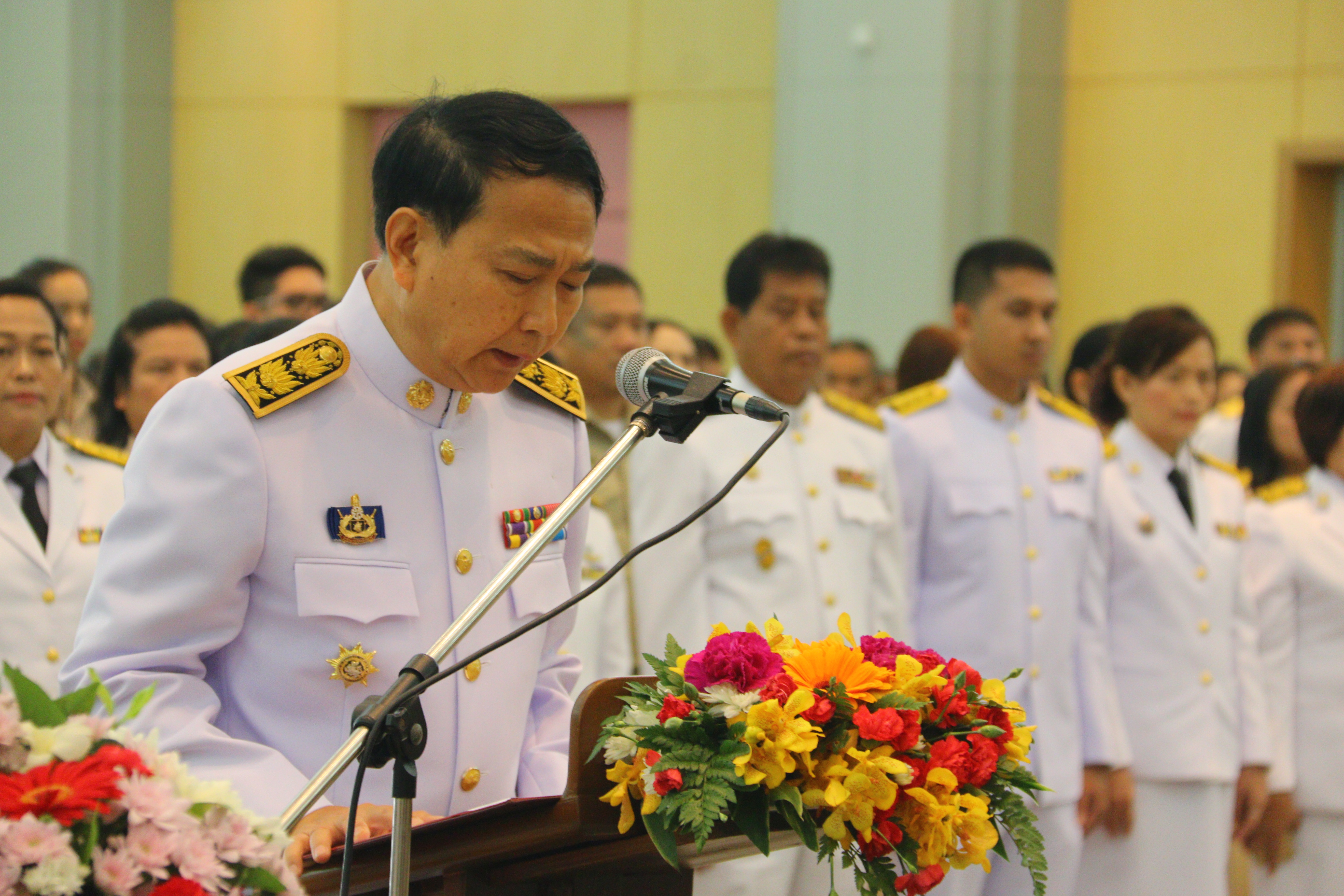 พิธีสักการะวางพวงมาลาถวาย เบื้องหน้าพระบรมสาทิสลักษณ์สมเด็จพระนเรศวรมหาราช