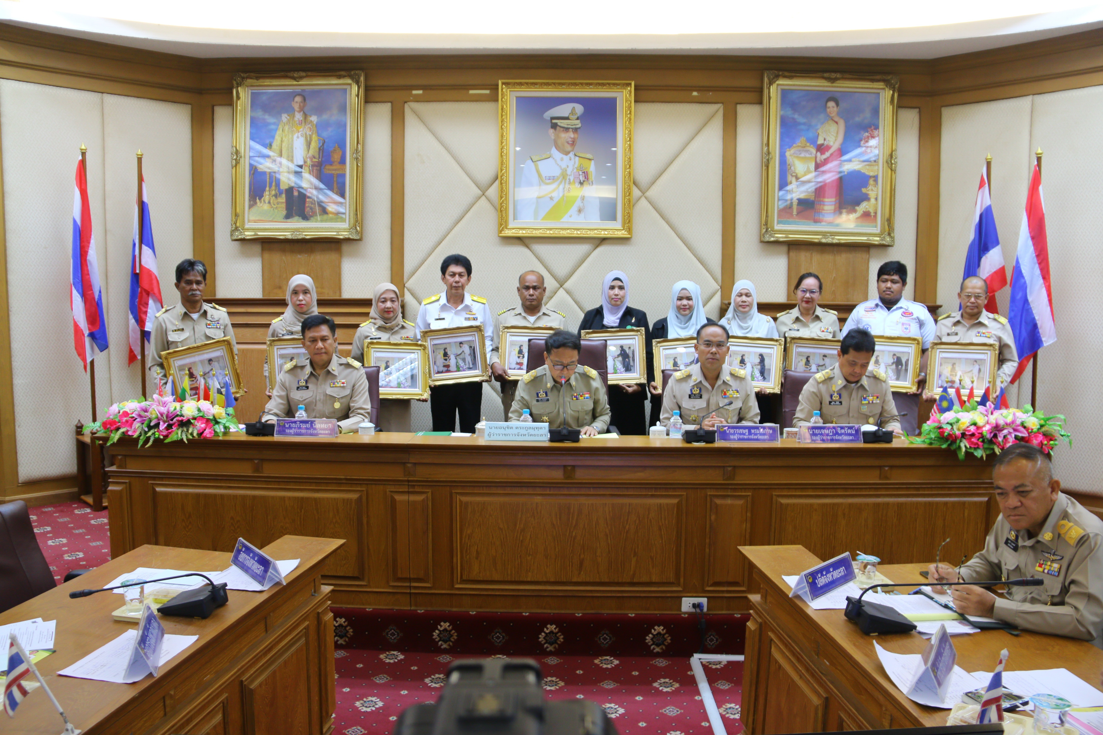 มอบนโยบายในการประชุมคณะกรมการจังหวัดยะลา ครั้งที่ 10