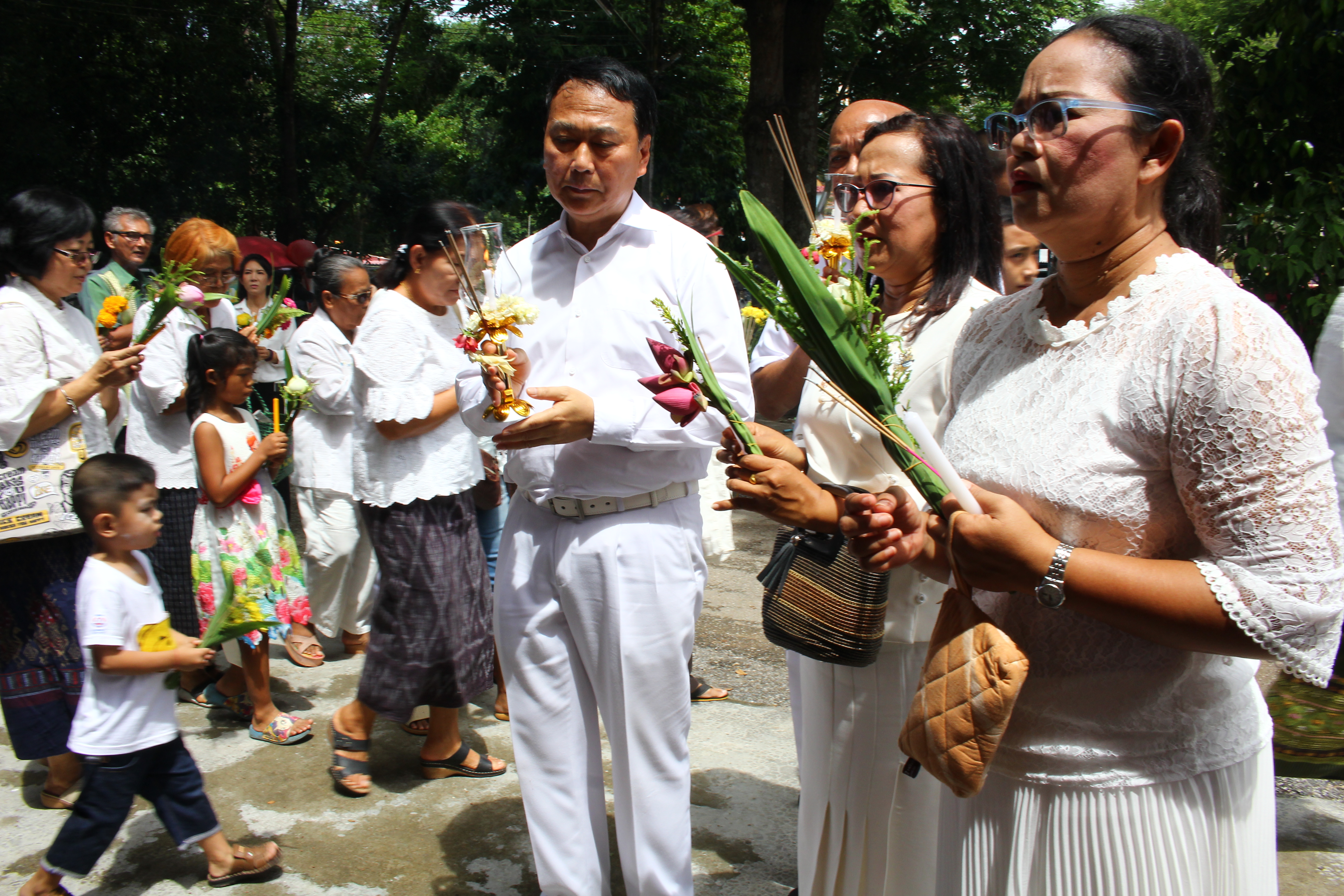 พิธีเวียนเทียนเที่ยงวันวิสาขบูชาฯ