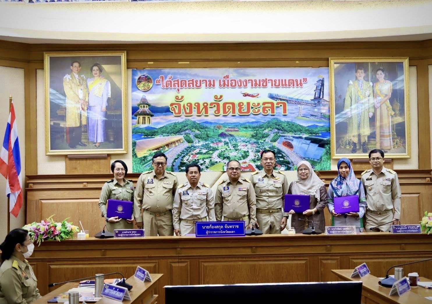 ผู้ว่าฯ ก้องสกุล นำทีมประชุมใหญ่หัวหน้าส่วนราชการ ร่วมยินดีฮีโร่ "สุราษฎร์ธานีเกมส์” ครั้งที่ 41