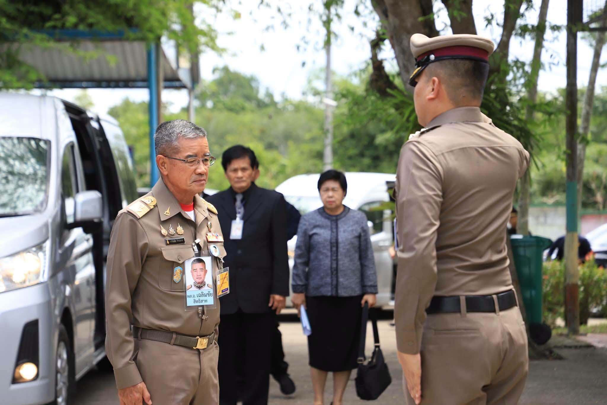 องคมนตรี ลงพื้นที่ยะลา ตรวจเยี่ยมโรงเรียนโครงการกองทุนการศึกษา มุ่งยกระดับคุณภาพชีวิตและทักษะวิชาชีพเยาวชนในพื้นที่ห่างไกล